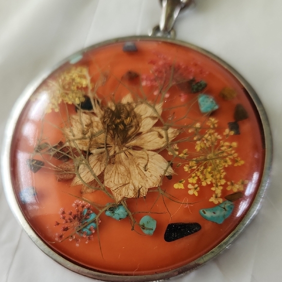 Elegant Orange and Silver Pendant Necklace - Picture 2 of 13